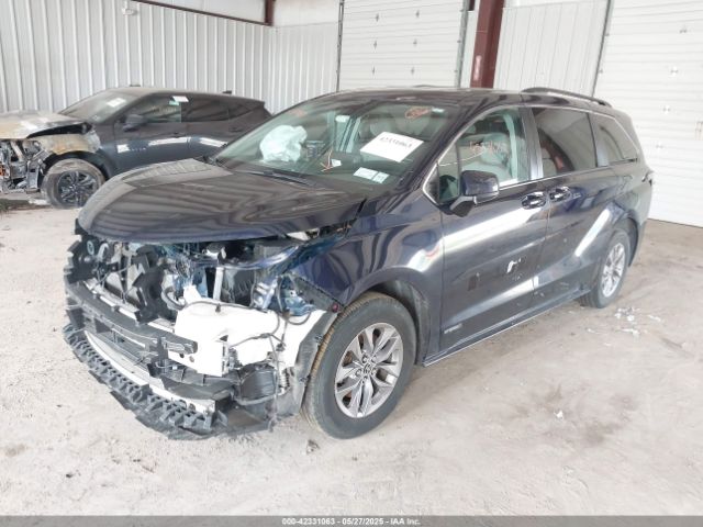 2021 TOYOTA SIENNA 5TDKRKEC3MS070561 Photo 1