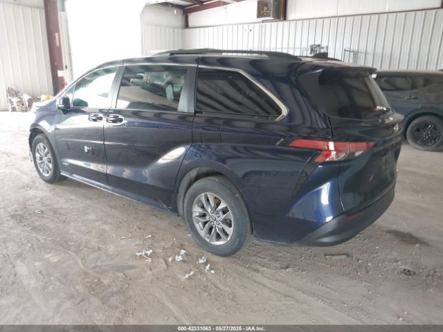 2021 TOYOTA SIENNA 5TDKRKEC3MS070561 Photo 2