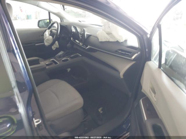 2021 TOYOTA SIENNA 5TDKRKEC3MS070561 Photo 4