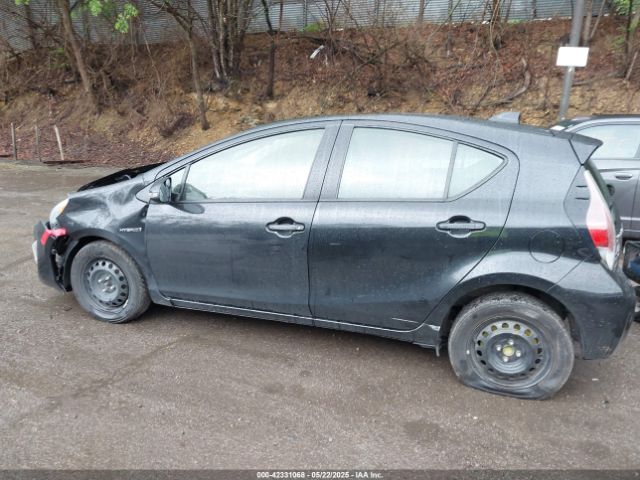 JTDKDTB30F1101631 Toyota Prius C Four/one/three/two