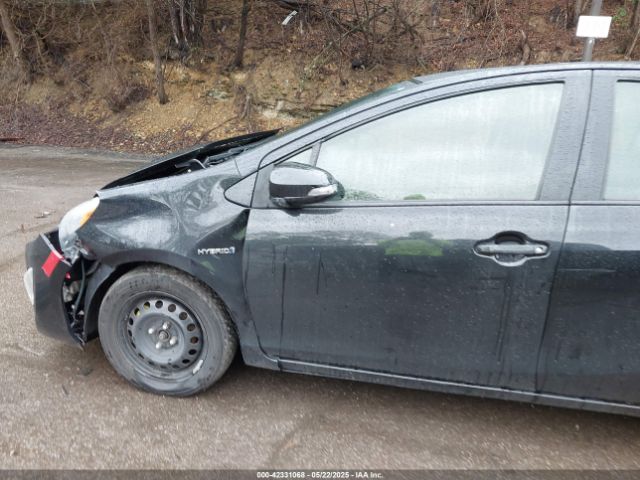 JTDKDTB30F1101631 Toyota Prius C Four/one/three/two