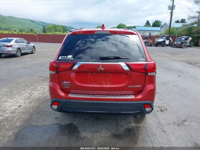 JA4AZ3A39JZ032862 Mitsubishi Outlander Le