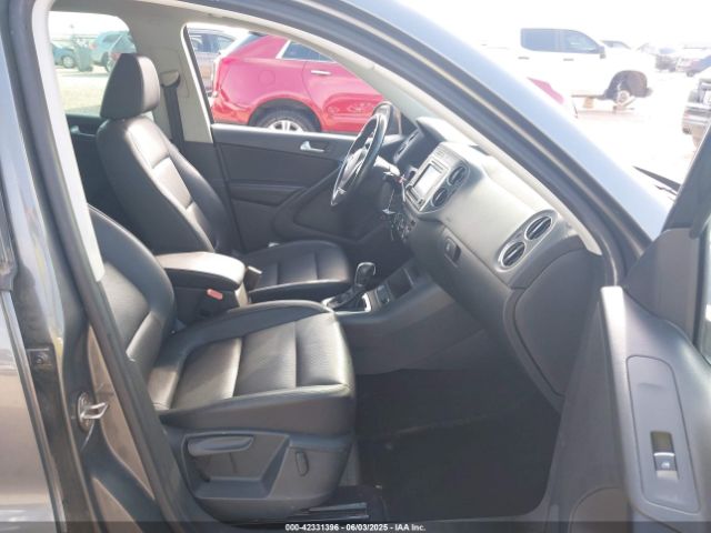 2016 VOLKSWAGEN TIGUAN WVGAV7AX4GW574940 Photo 4