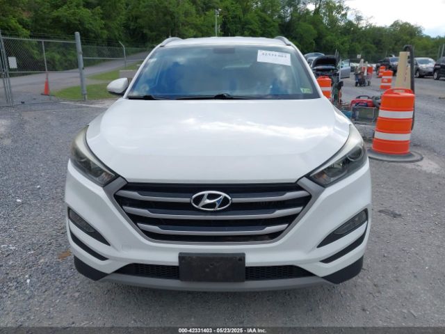 KM8J3CA25HU305751 Hyundai Tucson Sport