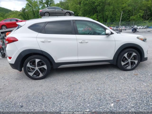KM8J3CA25HU305751 Hyundai Tucson Sport