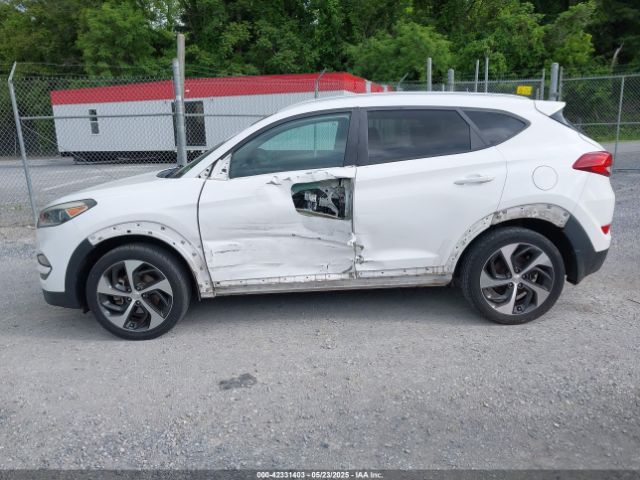 KM8J3CA25HU305751 Hyundai Tucson Sport