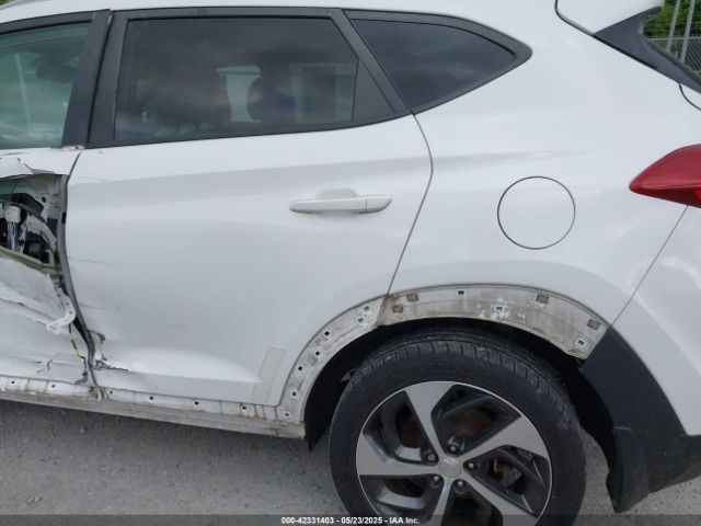 KM8J3CA25HU305751 Hyundai Tucson Sport