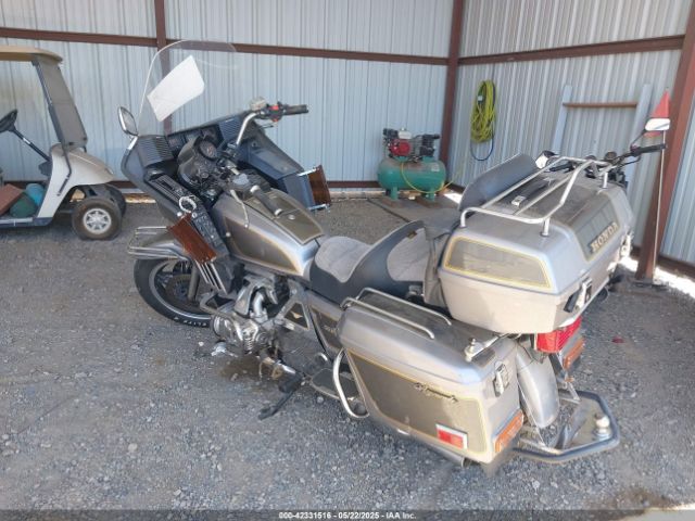1982 HONDA GL1100 1HFSC022XCA215503 Photo 2