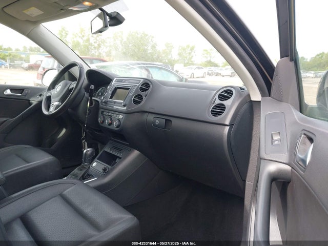WVGAV7AX0GW519952 Volkswagen TIGUAN S