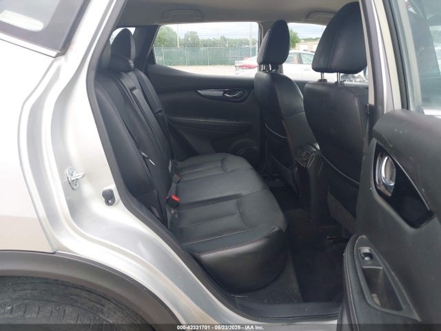 JN1BJ1CP4HW022907 Nissan 2017