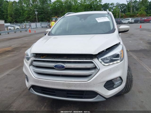1FMCU9J99JUB50522 Ford Escape Titanium