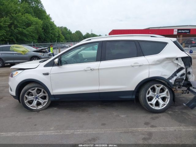 1FMCU9J99JUB50522 Ford Escape Titanium
