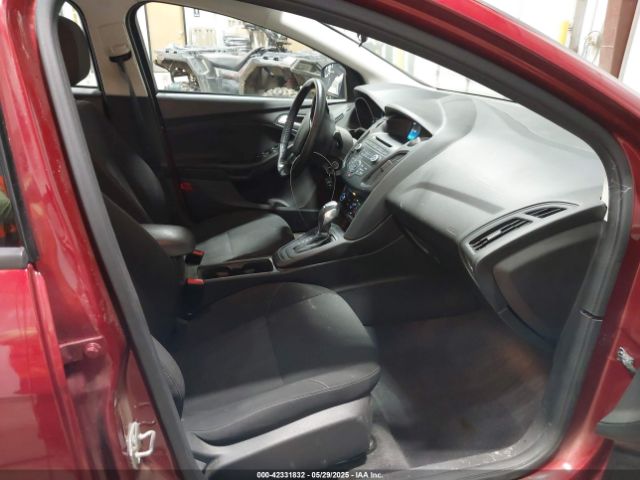 1FADP3F21FL306273 Ford FOCUS SE