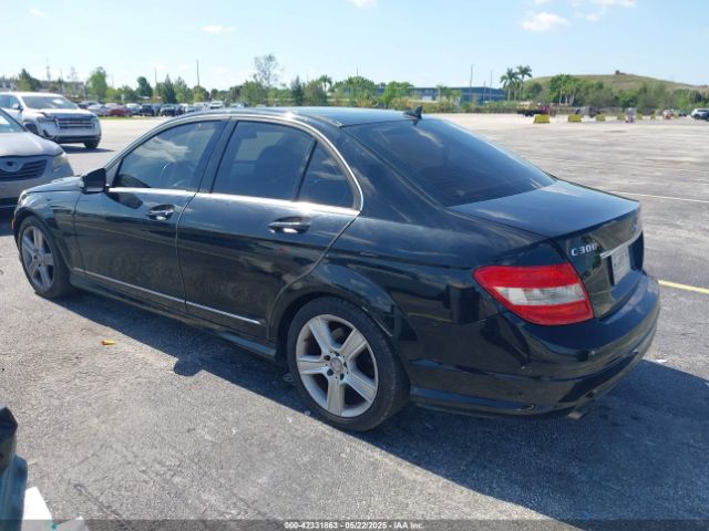 2011 MERCEDES-BENZ C 300 WDDGF5EB0BA447581 Photo 2