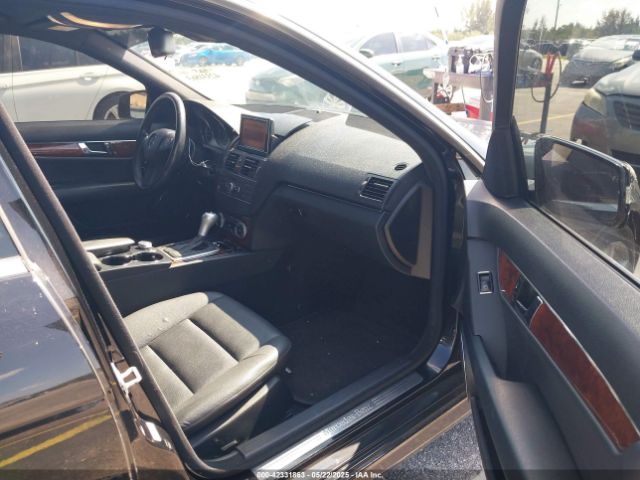 2011 MERCEDES-BENZ C 300 WDDGF5EB0BA447581 Photo 4