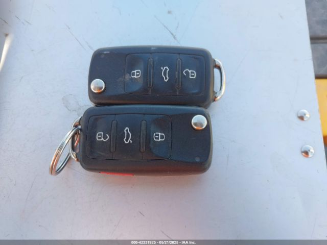 1VWAT7A33FC112843 Volkswagen 2015