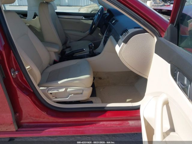 1VWAT7A33FC112843 Volkswagen 2015