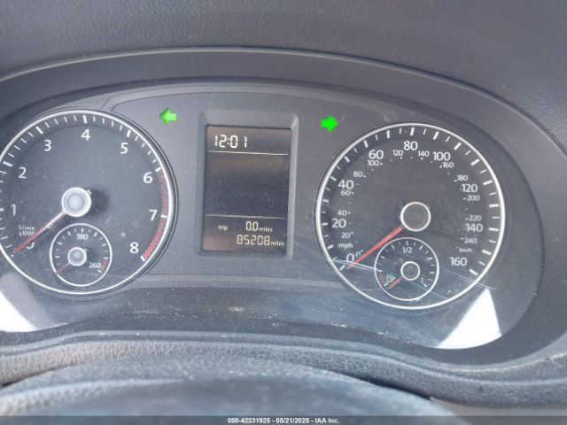 1VWAT7A33FC112843 Volkswagen 2015