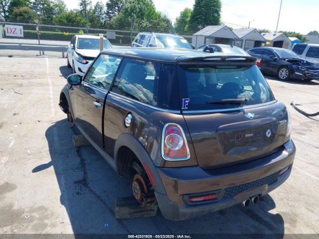 2011 MINI COOPER S WMWSV3C52BTY15379 Photo 2