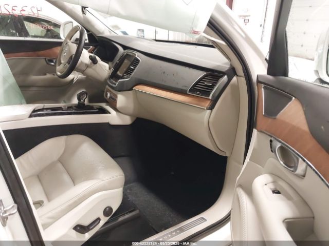 2022 VOLVO XC90 YV4A221KXN1803066 Photo 4