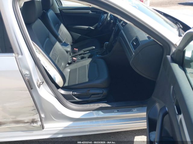 2017 VOLKSWAGEN PASSAT 1VWDT7A38HC082867 Photo 4