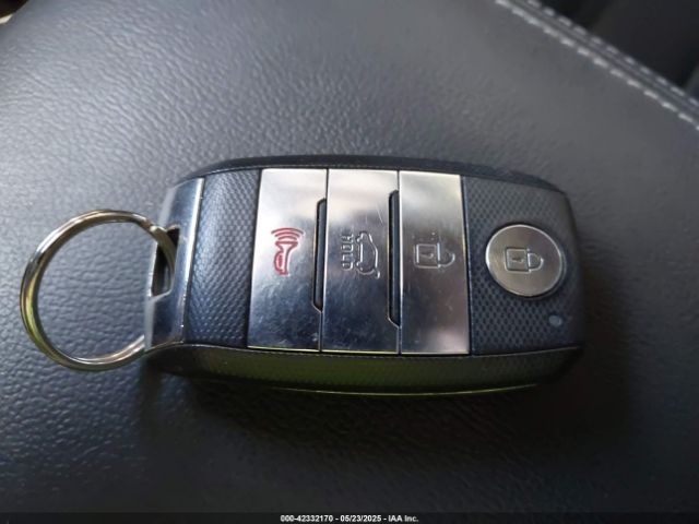 5XYPKDA57GG040235 KIA Sorento 3.3l Sx