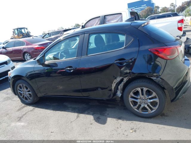 3MYDLBJV0LY706427 Toyota YARIS LE