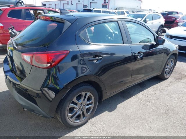3MYDLBJV0LY706427 Toyota YARIS LE