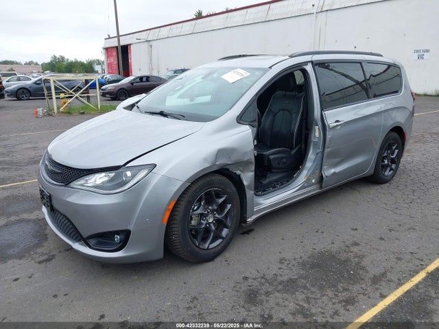 Chrysler 2018 2018 2C4RC1GG4JR293464 Image 2