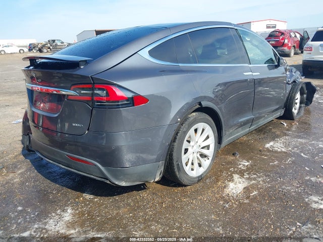 2018 TESLA MODEL X 5YJXCDE25JF102131 Photo 3