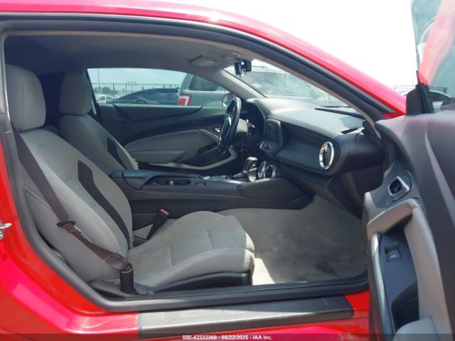 2017 CHEVROLET CAMARO 1G1FB1RX5H0147848 Photo 4