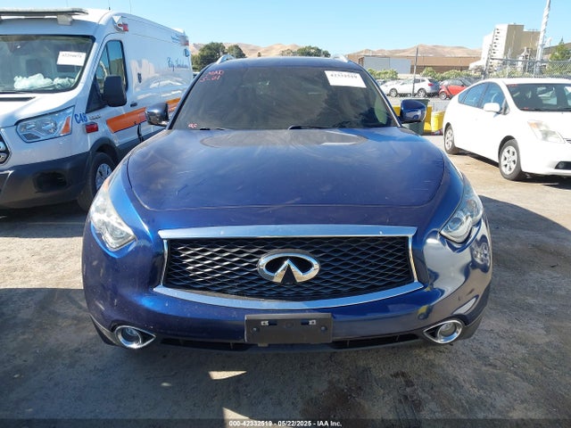 JN8CS1MWXHM413578 Infiniti 2017