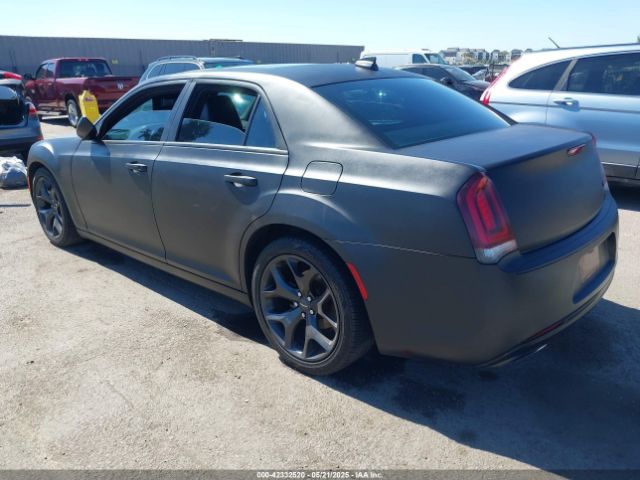 2020 CHRYSLER 300 2C3CCABG4LH194721 Photo 2