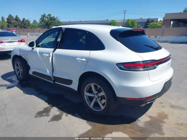 2021 PORSCHE MACAN WP1AA2A51MLB00523 Photo 2