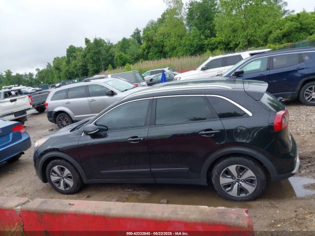 KNDCC3LC8H5039929 KIA NIRO EX