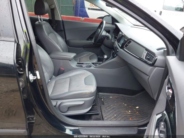KNDCC3LC8H5039929 KIA NIRO EX