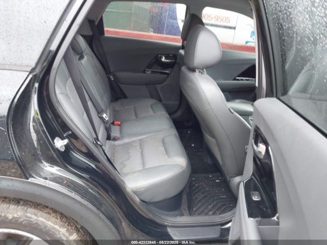 KNDCC3LC8H5039929 KIA NIRO EX