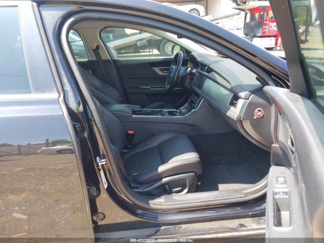 2018 JAGUAR XF SAJBR4FX2JCY69422 Photo 4