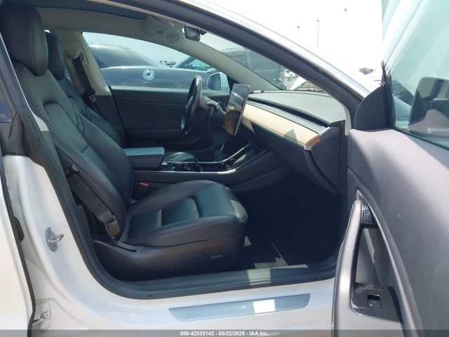 2019 TESLA MODEL 3 5YJ3E1EB6KF425631 Photo 4