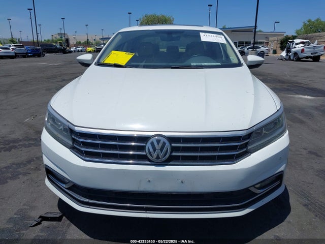 1VWGT7A38HC048733 Volkswagen tsi