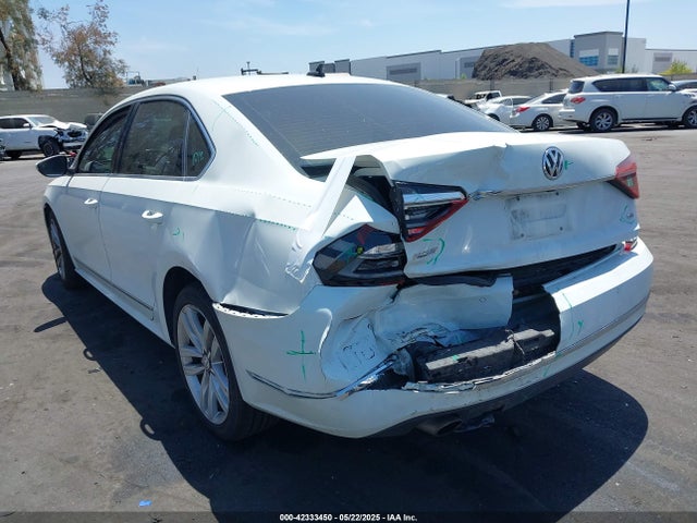 1VWGT7A38HC048733 Volkswagen tsi