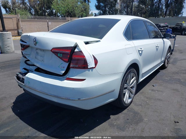 1VWGT7A38HC048733 Volkswagen tsi