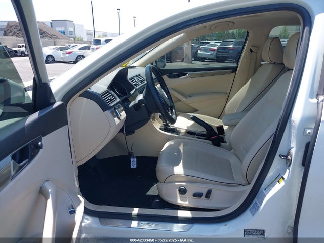 1VWGT7A38HC048733 Volkswagen tsi