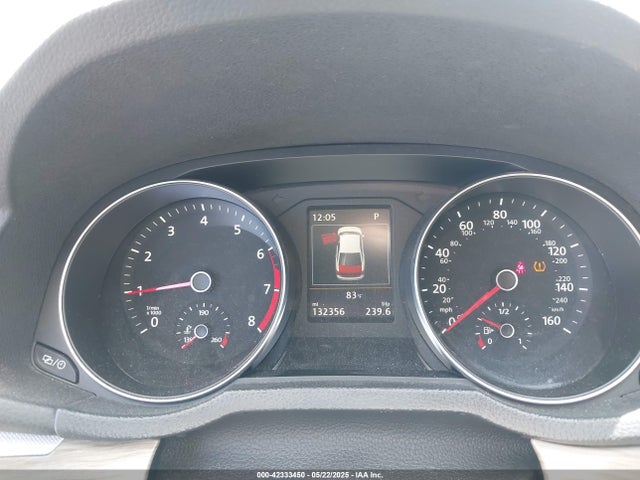 1VWGT7A38HC048733 Volkswagen tsi