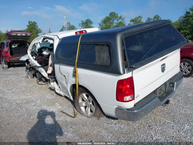2016 RAM 1500 1C6RR6FG0GS243513 Photo 2