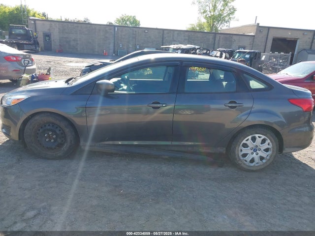 1FADP3F20JL254076 Ford FOCUS SE