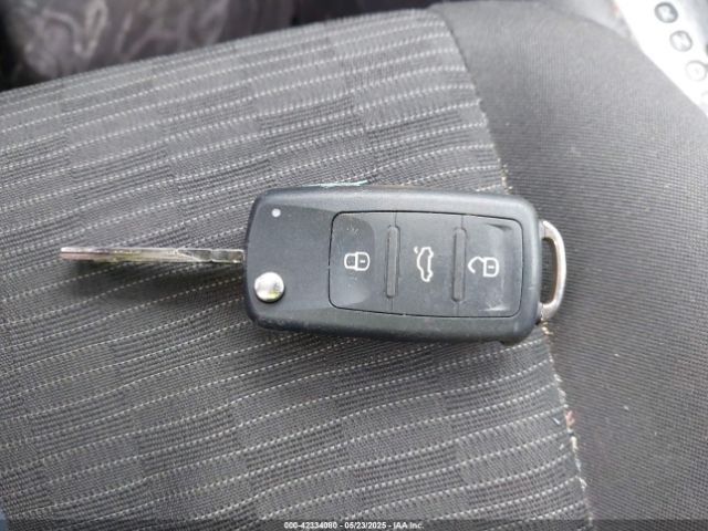 WVGAV7AX7FW524211 Volkswagen TIGUAN S