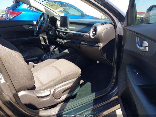 3KPF24AD8ME361843 KIA Forte Lxs
