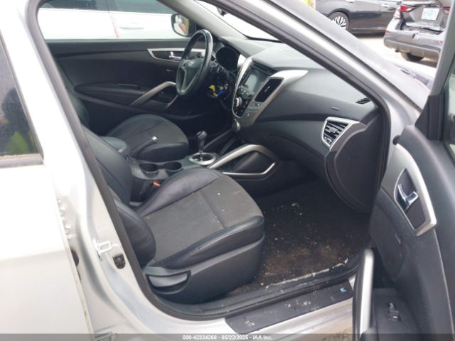 KMHTC6AD6EU217282 Hyundai Veloster Base W/black