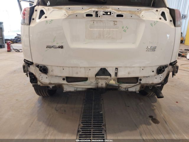 JTMRFREV6JD234720 Toyota Rav4 Xle